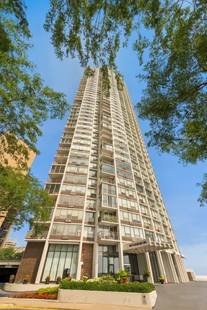 $675,000 | 940 West Glenlake Avenue, Unit 27A, Chicago, IL 60660