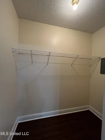 $1,100 | 1037 Township Road, Gulfport, MS 39507