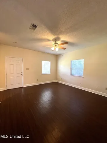 $1,100 | 1037 Township Road, Gulfport, MS 39507