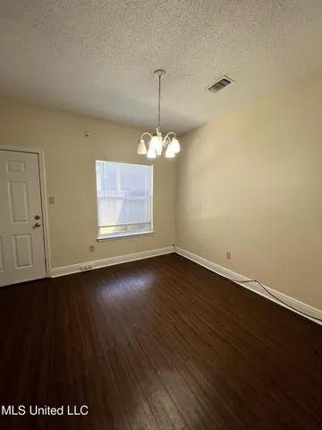 $1,100 | 1037 Township Road, Gulfport, MS 39507