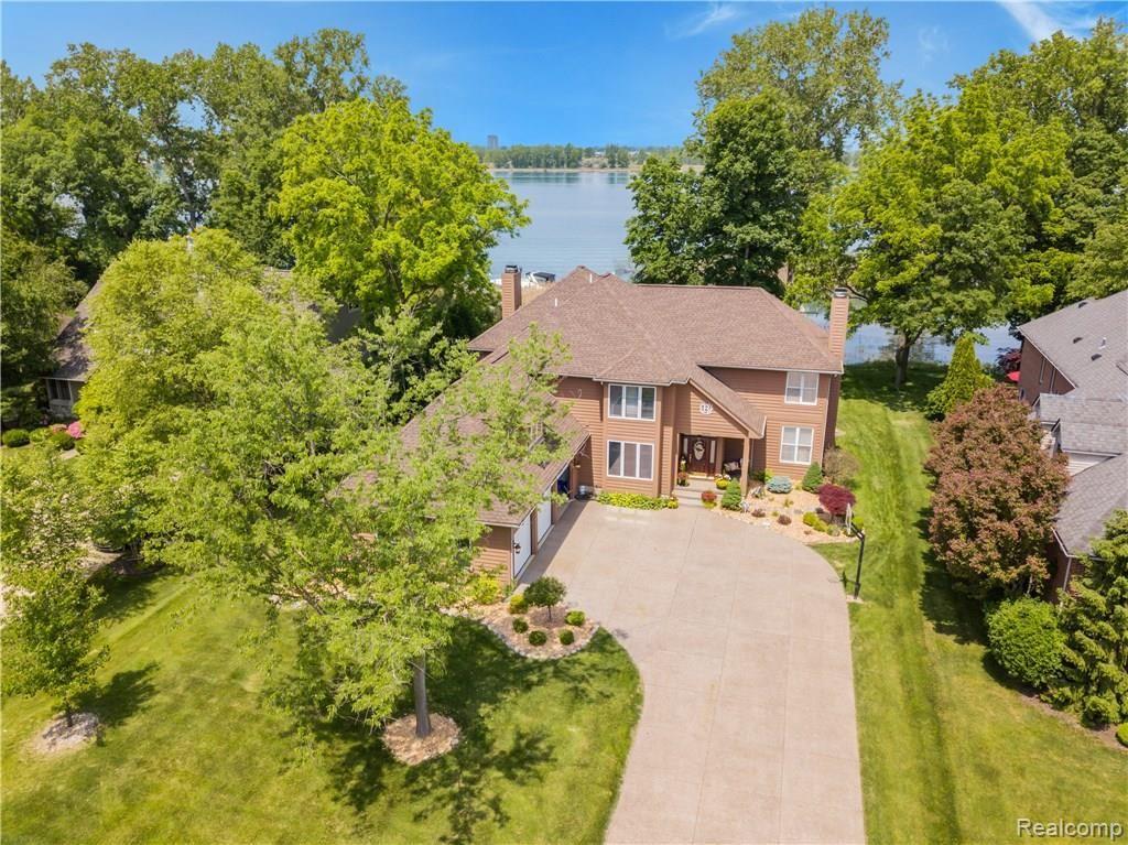 18016 Meridian Road Grosse Ile, MI 48138 - Photo 33 of 36 32.jpg