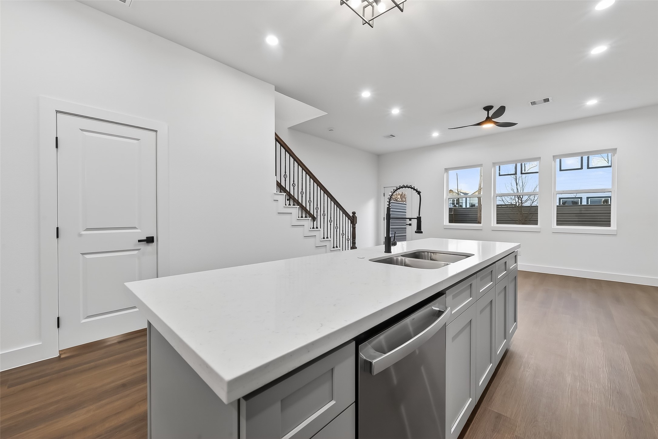 3514 Good Hope Street, Unit B Houston, TX 77021 - Photo 7 of 26 Modern kitchen featuring a sleek island with ample counter space, perfect for entertaining and culinary creativity.