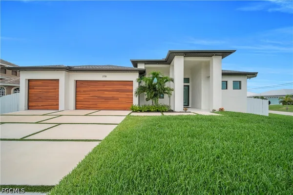 $737,700 | 2726 Southwest 38th Street, Cape Coral, FL 33914