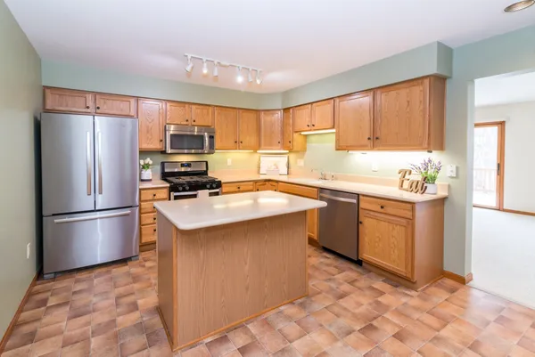 $420,000 | 327 Cottonwood Lane, Saline, MI 48176