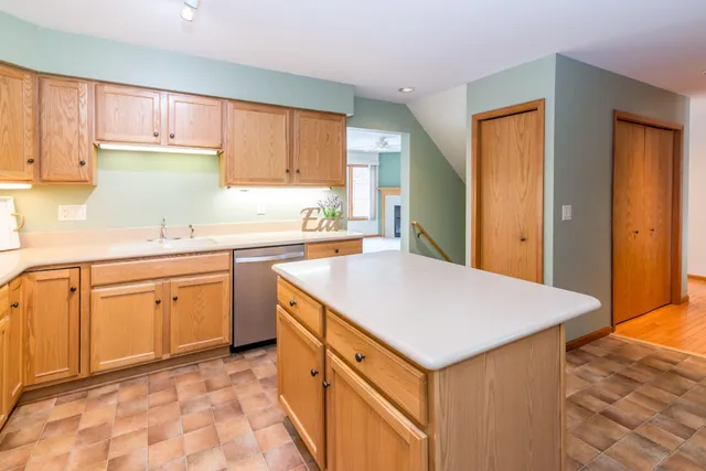 $425,000 | 327 Cottonwood Lane, Saline, MI 48176