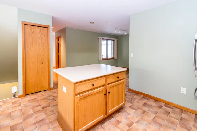 $425,000 | 327 Cottonwood Lane, Saline, MI 48176