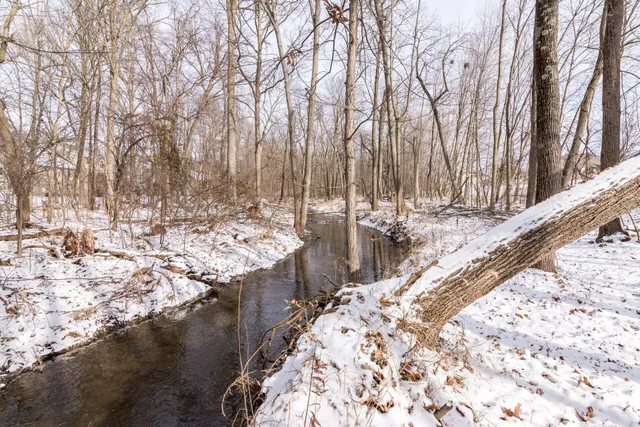 $425,000 | 327 Cottonwood Lane, Saline, MI 48176