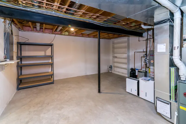 $425,000 | 327 Cottonwood Lane, Saline, MI 48176