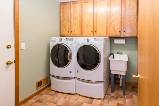 $425,000 | 327 Cottonwood Lane, Saline, MI 48176