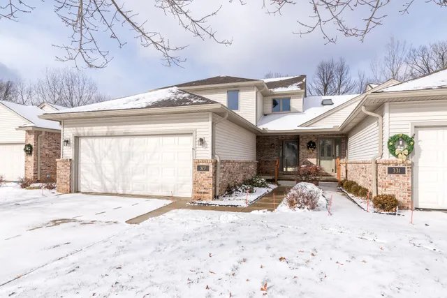 $425,000 | 327 Cottonwood Lane, Saline, MI 48176