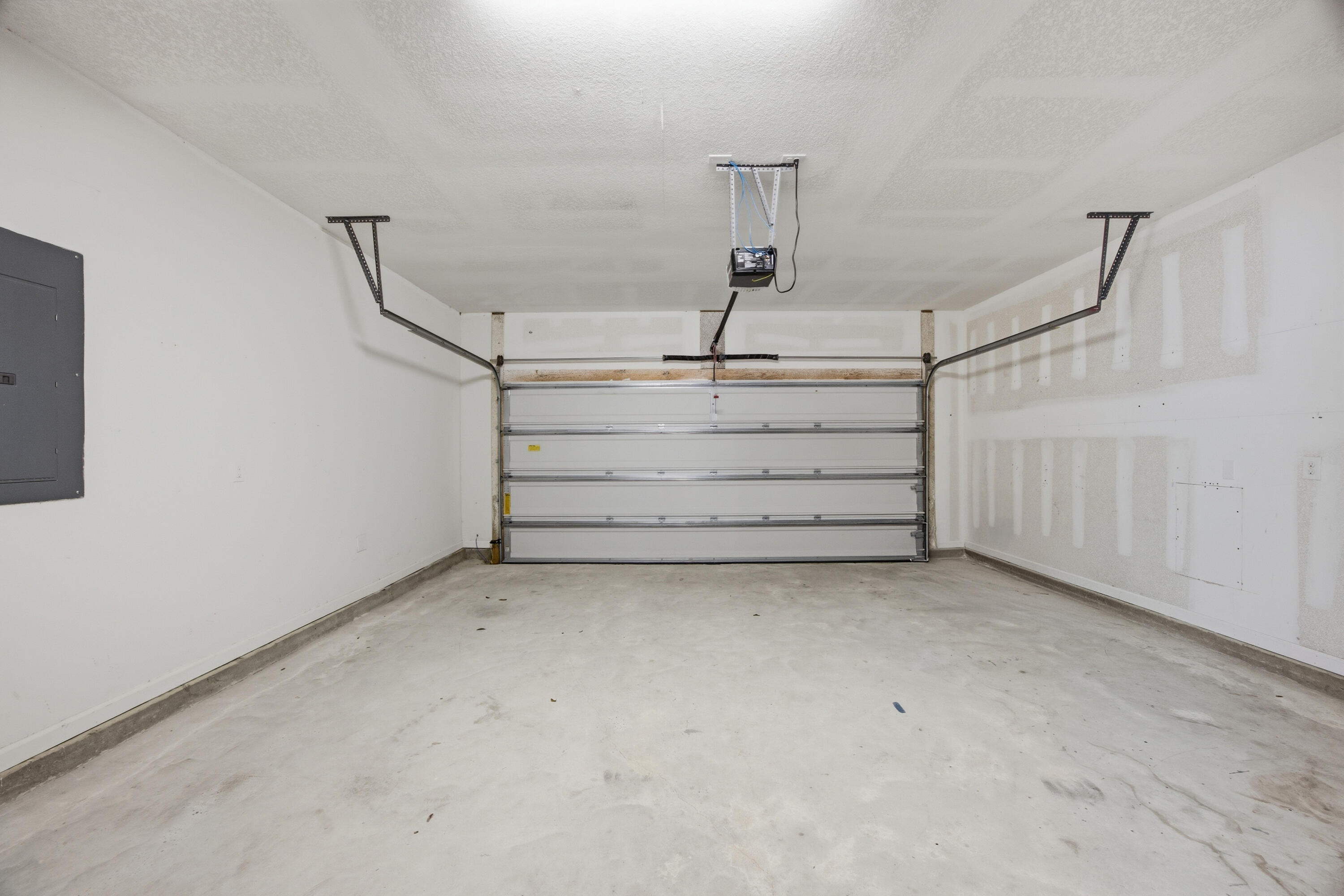 102 Cornelia Street Freeport, FL 32439 - Photo 36 of 39 a view of an empty walk in closet