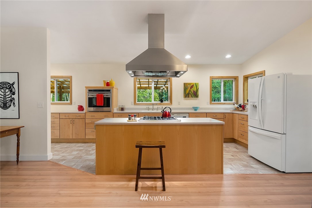 14012 Southwest Reddings Beach Road Vashon, WA 98070 - Photo 11 of 35 Gallery Image 11