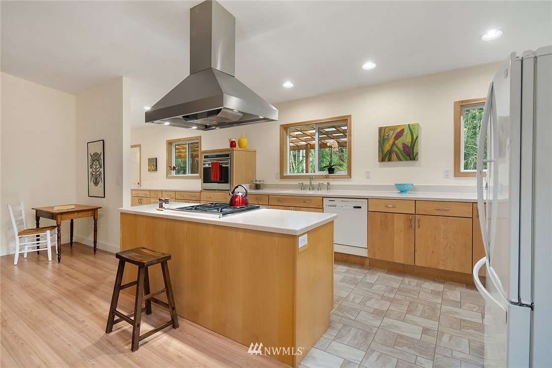 14012 Southwest Reddings Beach Road Vashon, WA 98070 - Photo 12 of 35 Gallery Image 12