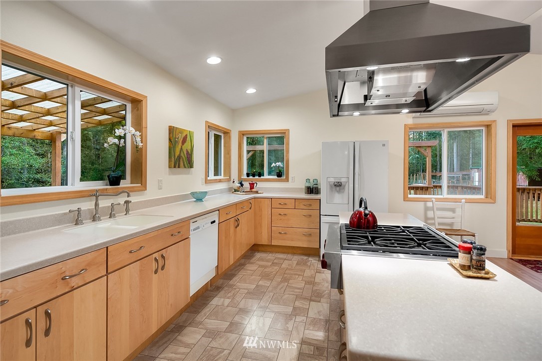 14012 Southwest Reddings Beach Road Vashon, WA 98070 - Photo 14 of 35 Gallery Image 14