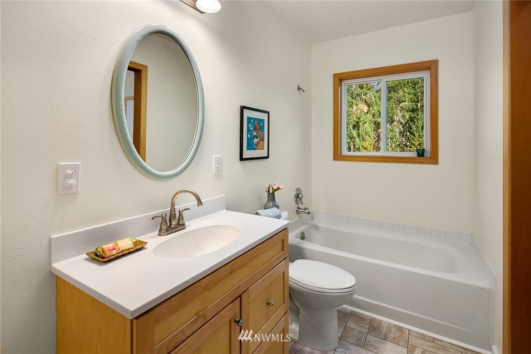 14012 Southwest Reddings Beach Road Vashon, WA 98070 - Photo 22 of 35 Gallery Image 22