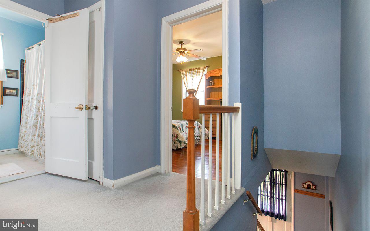 8324 Ridgely Oak Road Parkville, MD 21234 - Photo 14 of 36 Large Spacious Landing