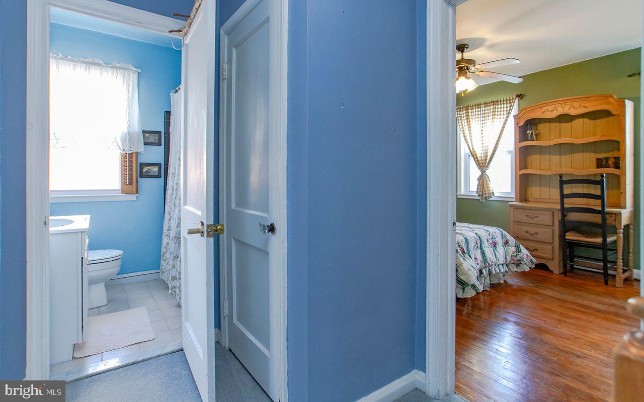 8324 Ridgely Oak Road Parkville, MD 21234 - Photo 18 of 36 Landing with Extra Closet