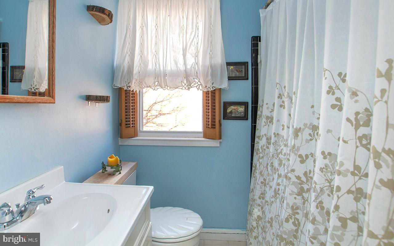 8324 Ridgely Oak Road Parkville, MD 21234 - Photo 19 of 36 Full Bath with tub and Shower