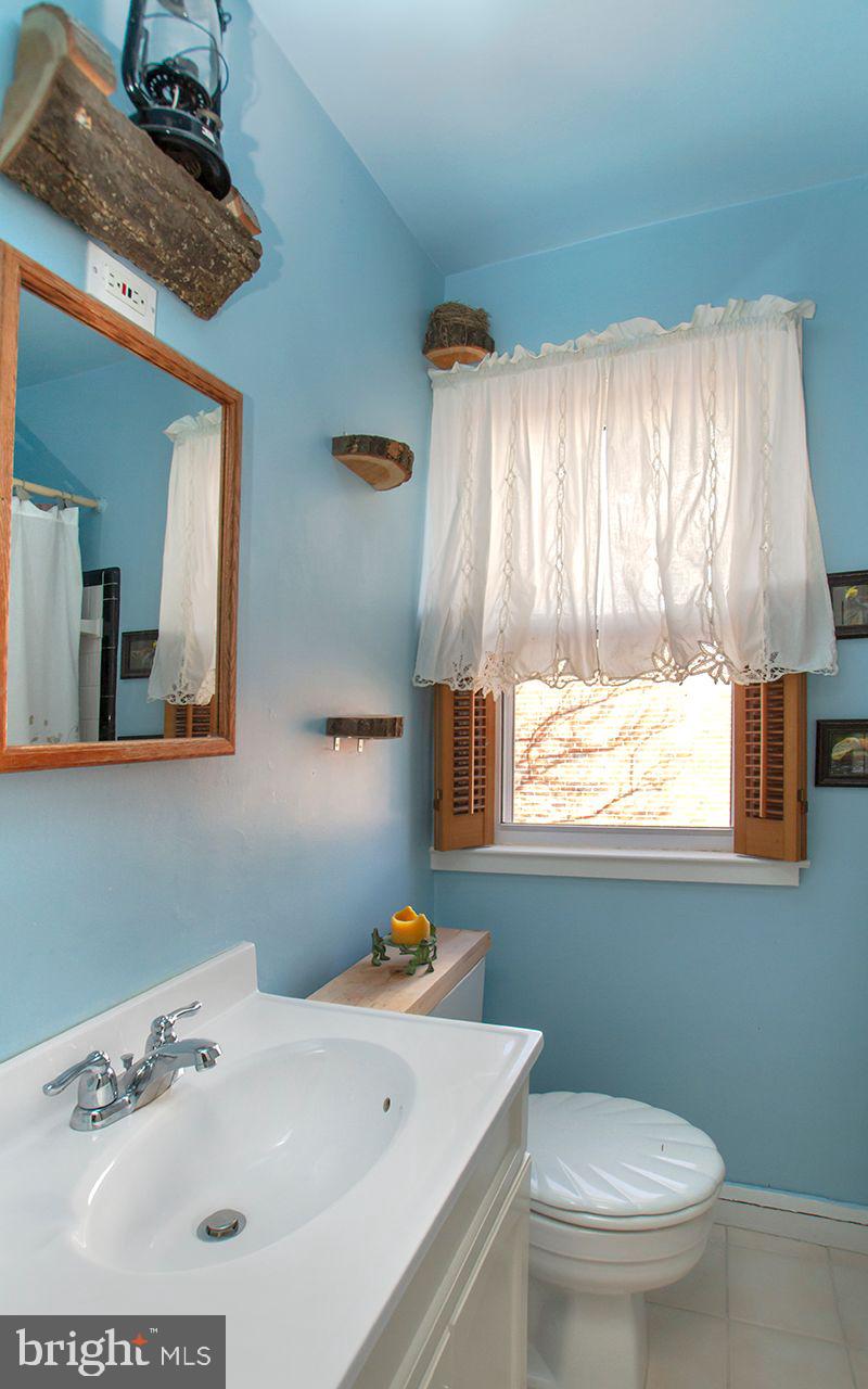 8324 Ridgely Oak Road Parkville, MD 21234 - Photo 20 of 36 Full Bath, with Ceramic Tile