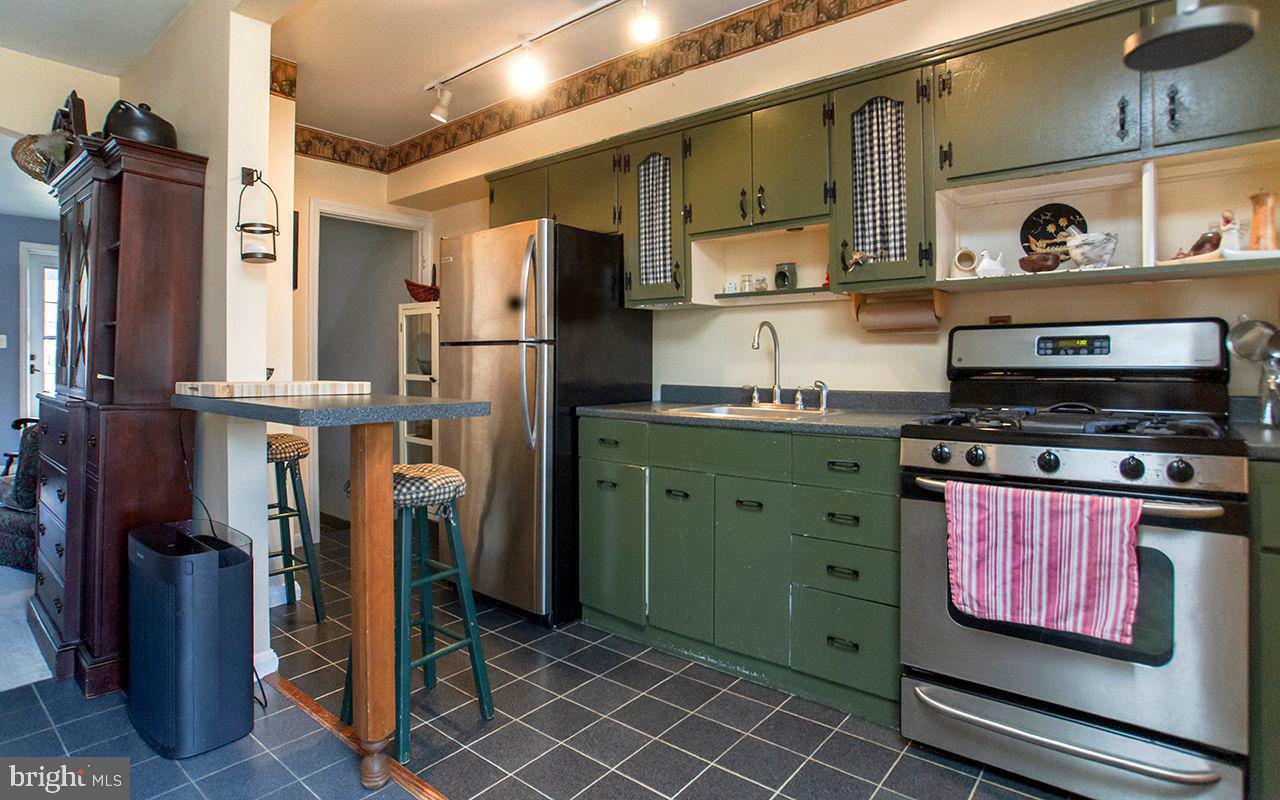 8324 Ridgely Oak Road Parkville, MD 21234 - Photo 7 of 36 Breakfast Bar and Pantry