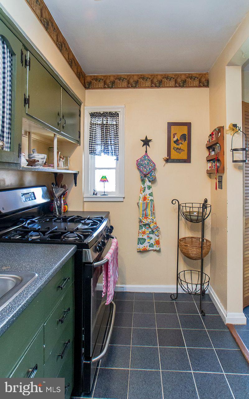 8324 Ridgely Oak Road Parkville, MD 21234 - Photo 8 of 36 Gas Cooking!