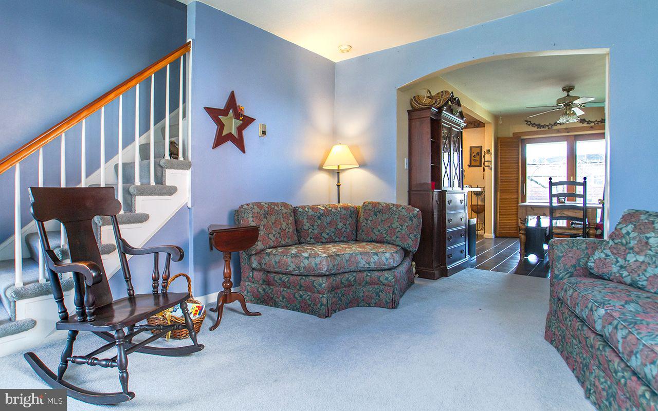 8324 Ridgely Oak Road Parkville, MD 21234 - Photo 10 of 36 Arched Entry Detail to Living Room