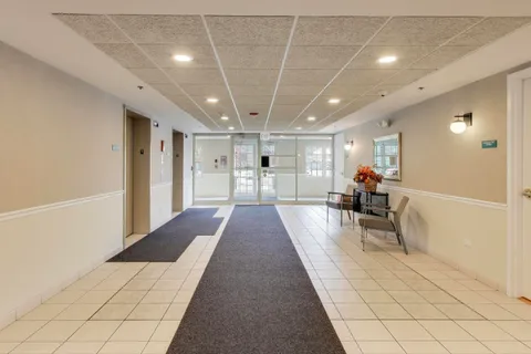 $184,900 | 1220 Depot Street, Unit 109, Glenview, IL 60025