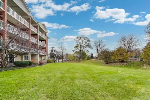 $184,900 | 1220 Depot Street, Unit 109, Glenview, IL 60025