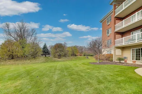 $184,900 | 1220 Depot Street, Unit 109, Glenview, IL 60025