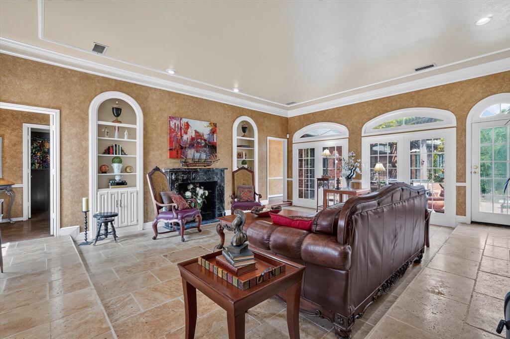 2335 Highlands Creek Road Carrollton, TX 75007 - Photo 6 of 36