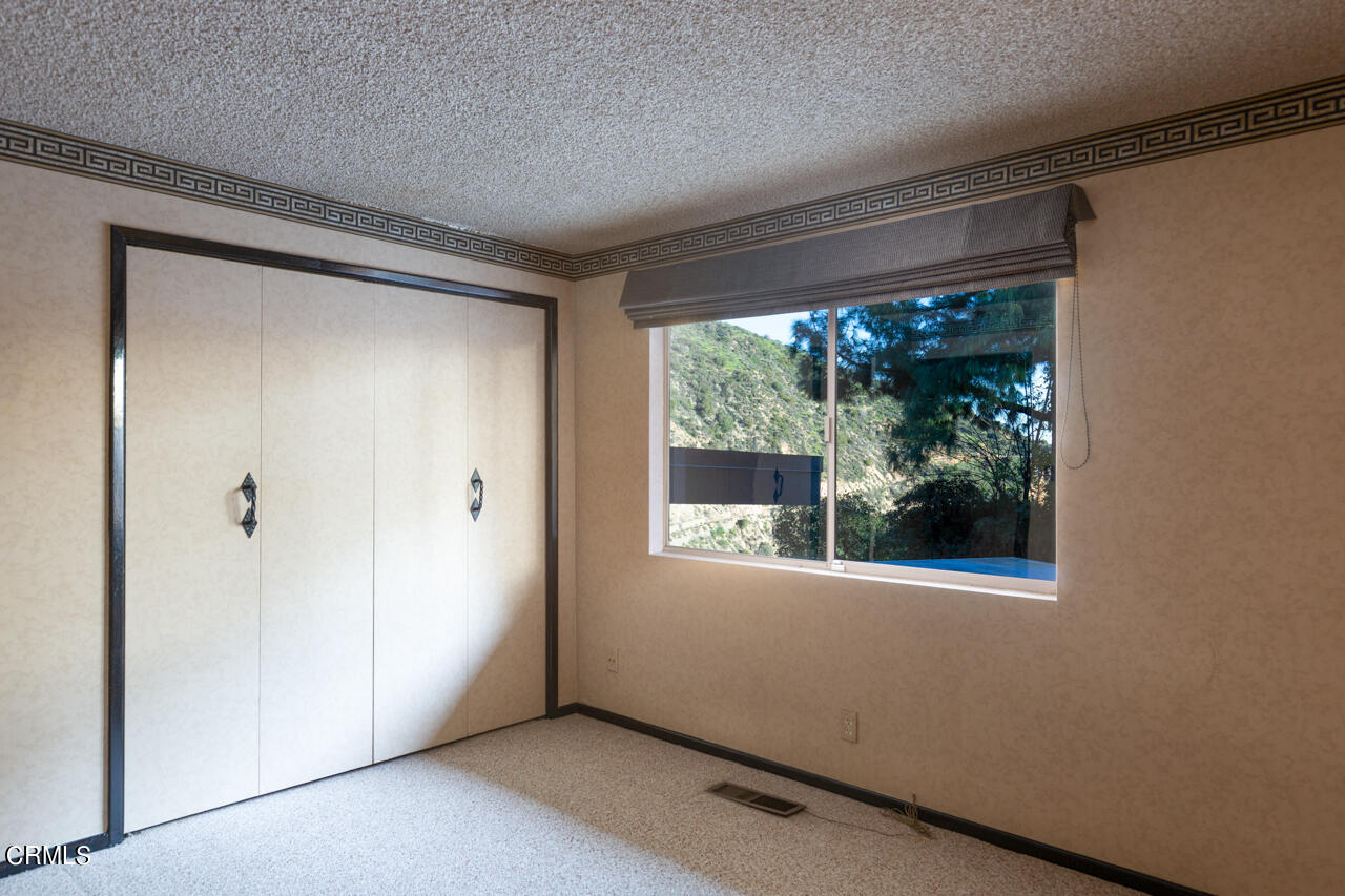 2207 Pinecrest Drive Altadena, CA 91001 - Photo 28 of 43 an empty room with a window