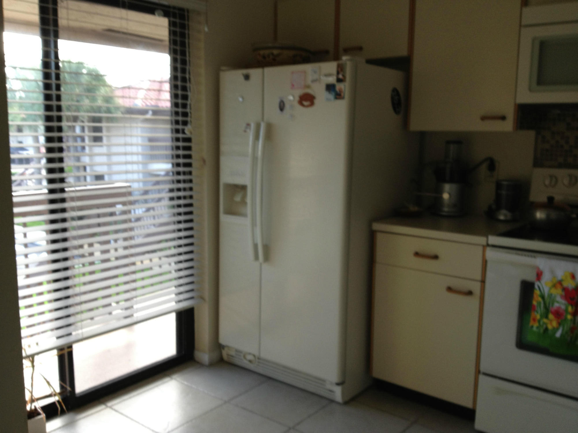 5151 West Club Circle, Unit 202 Boca Raton, FL 33487 - Photo 4 of 8 KITCHEN2