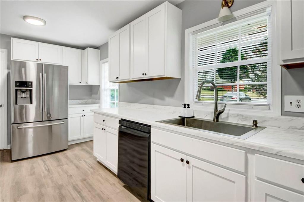 431 Pineridge Road Forest Park, GA 30297 - Photo 6 of 24