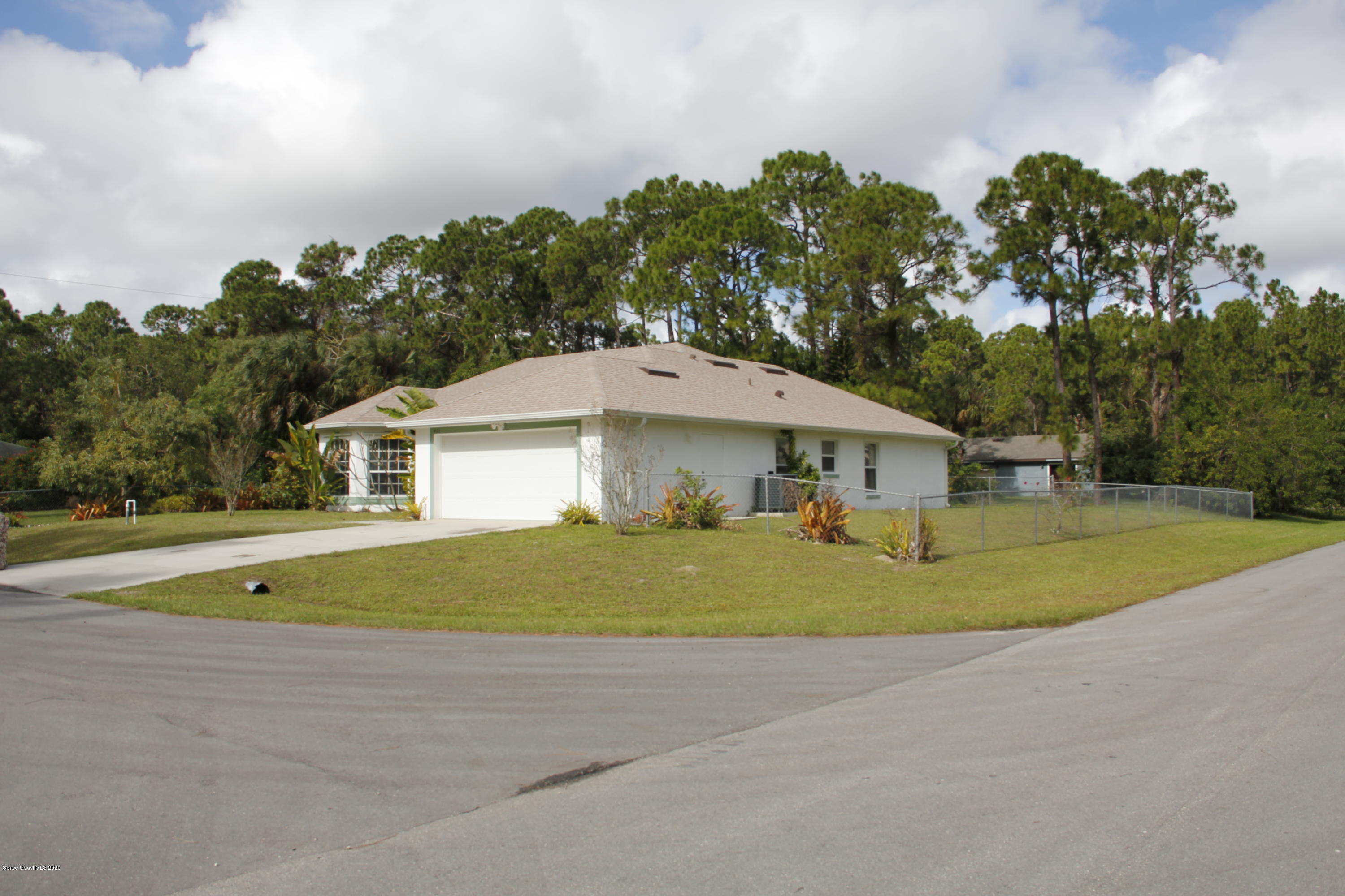 411 Saul Road Southwest Palm Bay, FL 32908 - Photo 4 of 29 Corner Lot