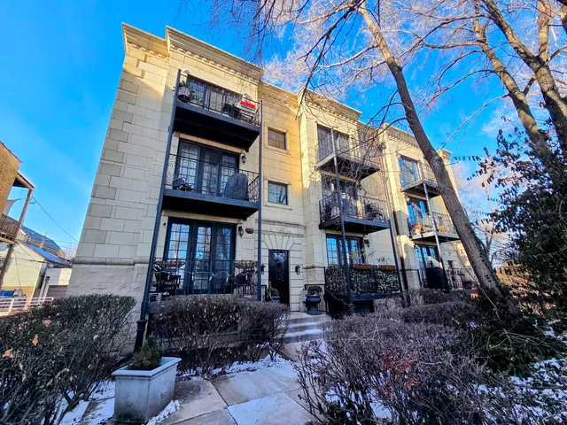 $430,000 | 1422 North Noble Street, Unit 2S, Chicago, IL 60642