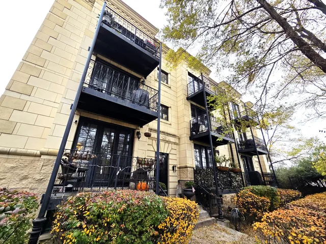 $430,000 | 1422 North Noble Street, Unit 2S, Chicago, IL 60642