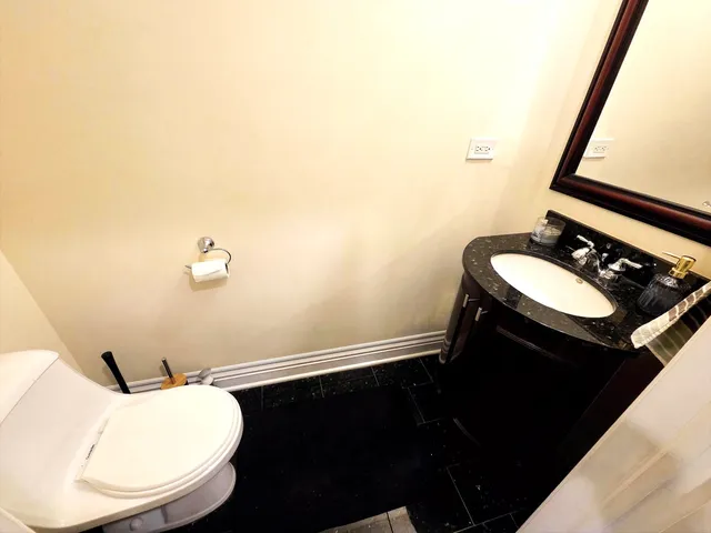 $430,000 | 1422 North Noble Street, Unit 2S, Chicago, IL 60642