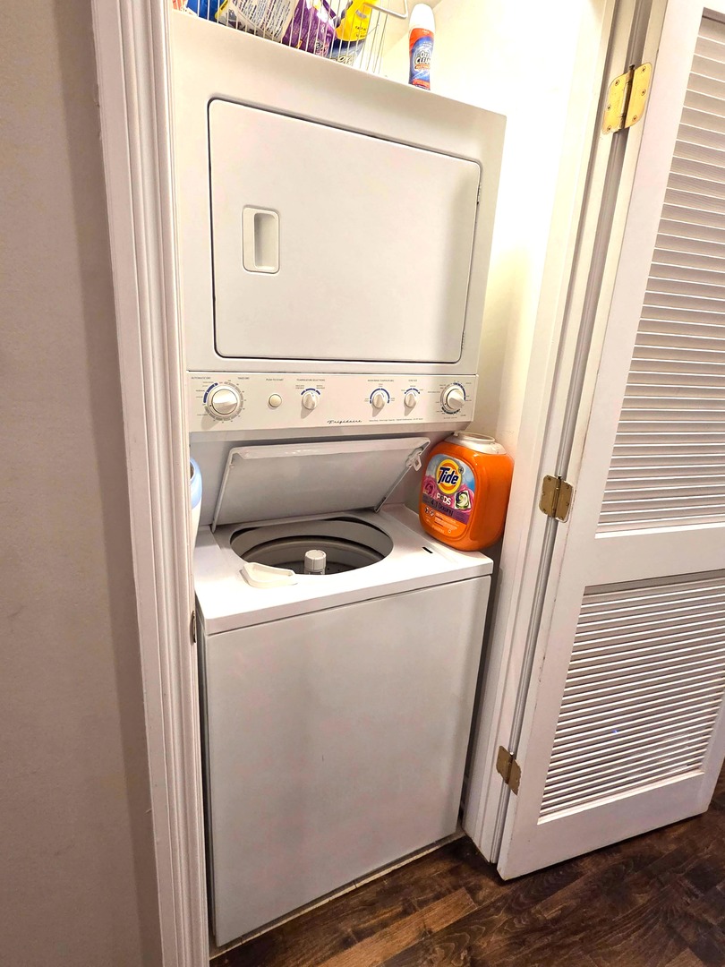 1422 North Noble Street, Unit 2S Chicago, IL 60642 - Photo 13 of 15 a utility room with dryer and washer