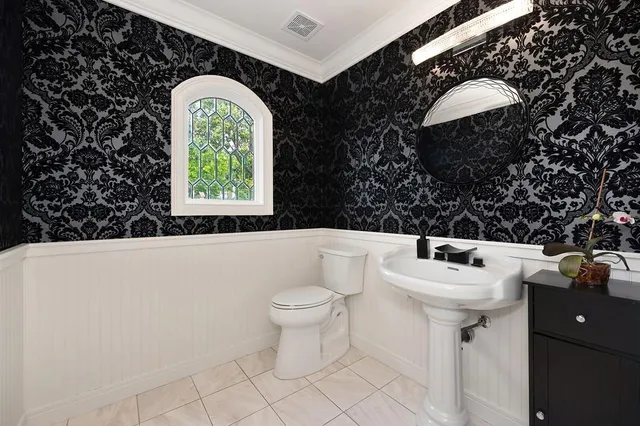 $2,245,000 | 2722 Latham Drive, Sacramento, CA 95864