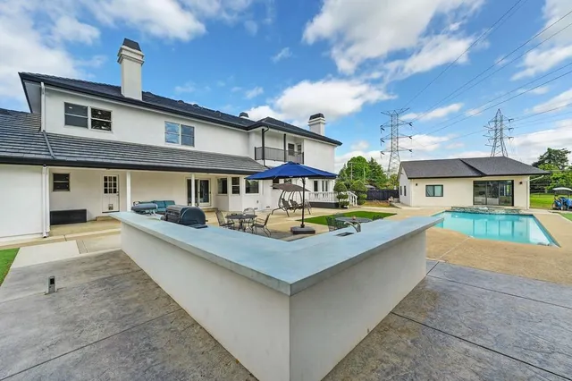 $2,245,000 | 2722 Latham Drive, Sacramento, CA 95864