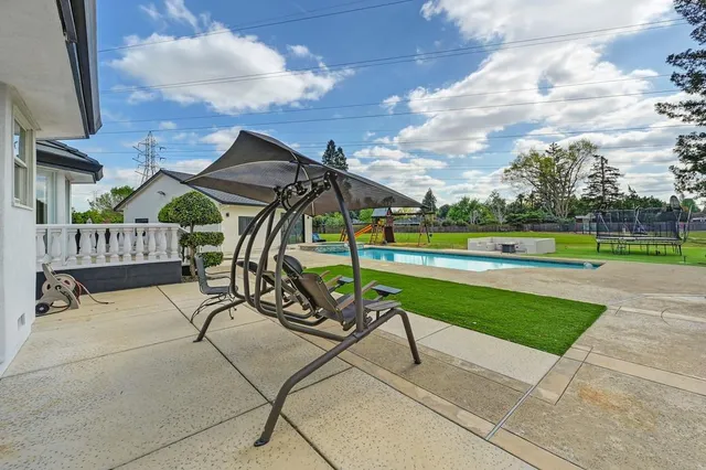 $2,245,000 | 2722 Latham Drive, Sacramento, CA 95864