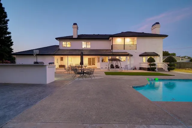 $2,245,000 | 2722 Latham Drive, Sacramento, CA 95864