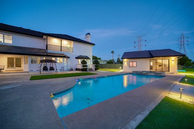 $2,245,000 | 2722 Latham Drive, Sacramento, CA 95864