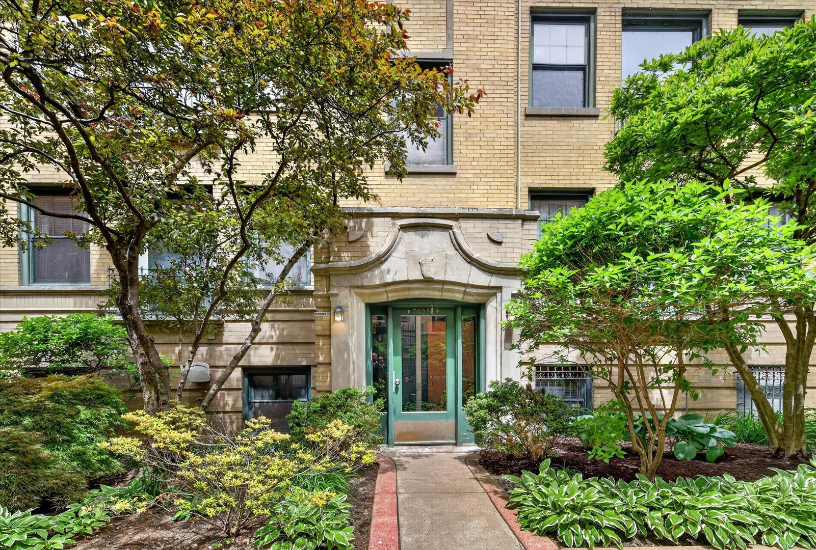 7033 North Sheridan Road, Unit G Chicago, IL 60626 - Photo 1 of 17
