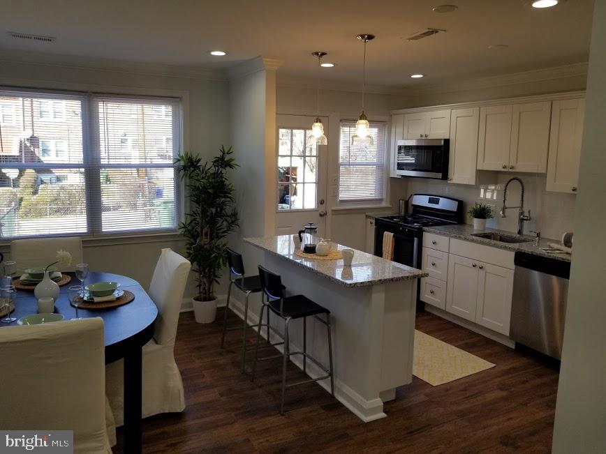 4212 Flowerton Road Baltimore, MD 21229 - Photo 1 of 20