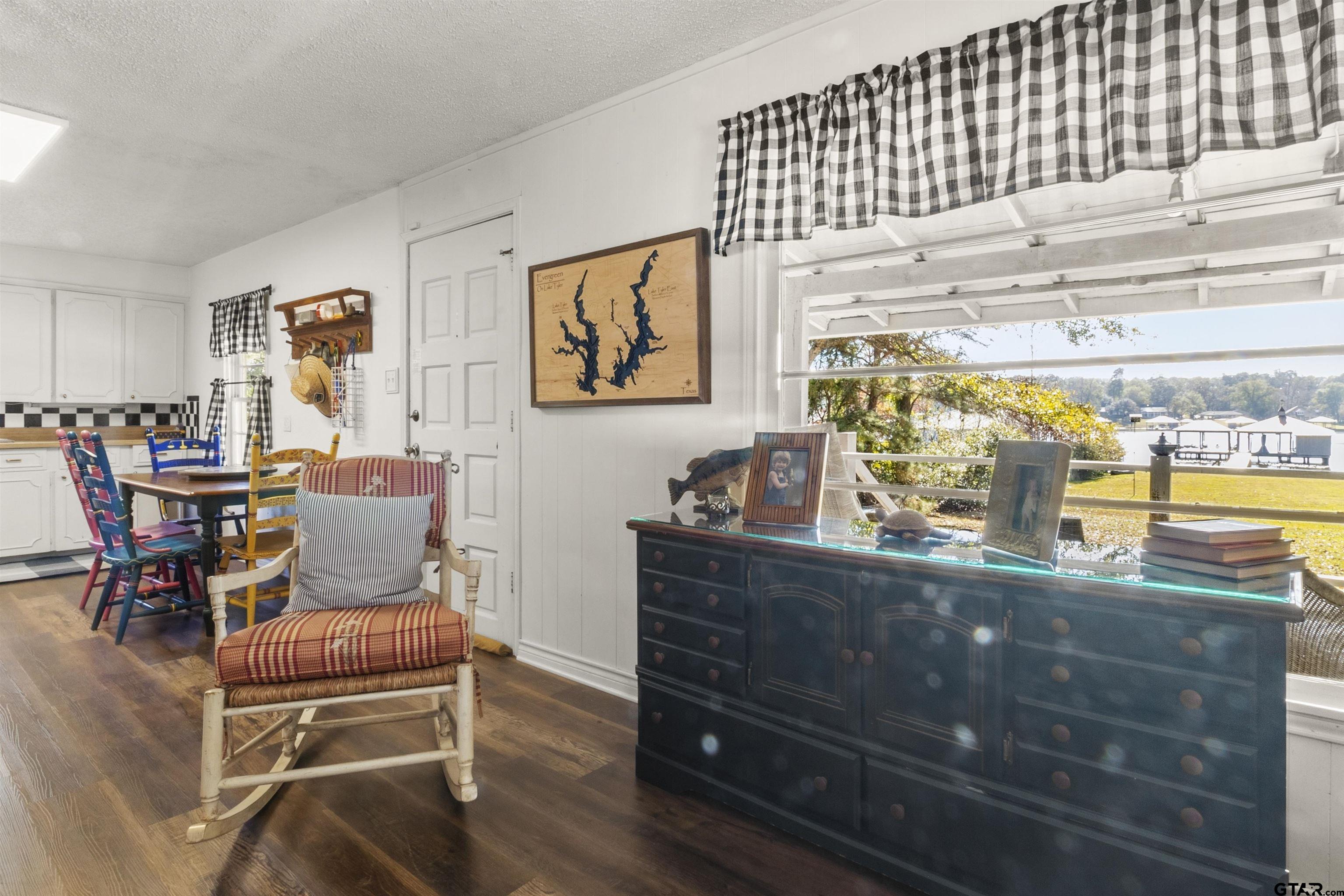 14131 West Peninsula Road Whitehouse, TX 75791 - Photo 11 of 28 a living room with furniture and wooden floor