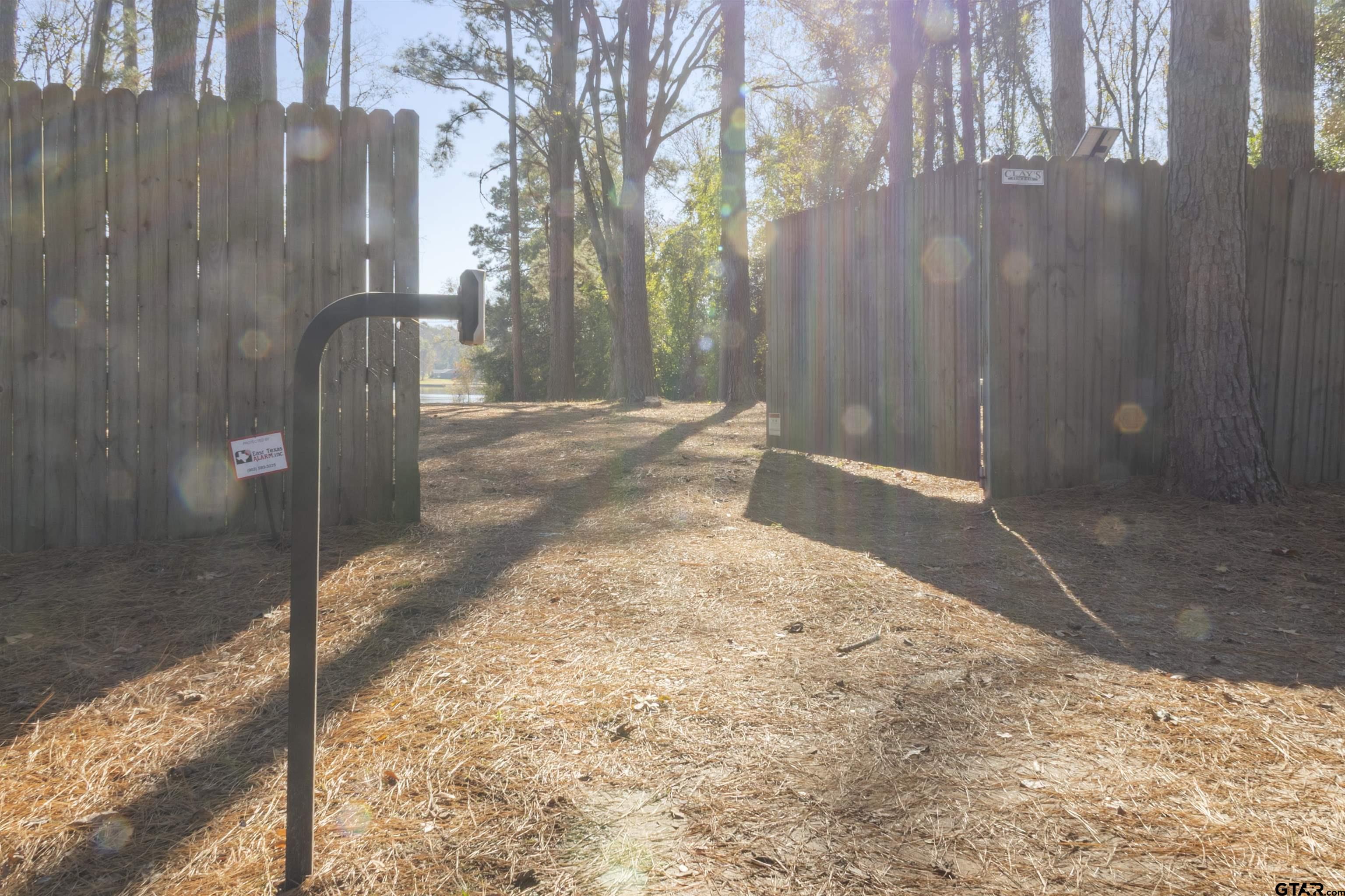 14131 West Peninsula Road Whitehouse, TX 75791 - Photo 26 of 28 a backyard of a house