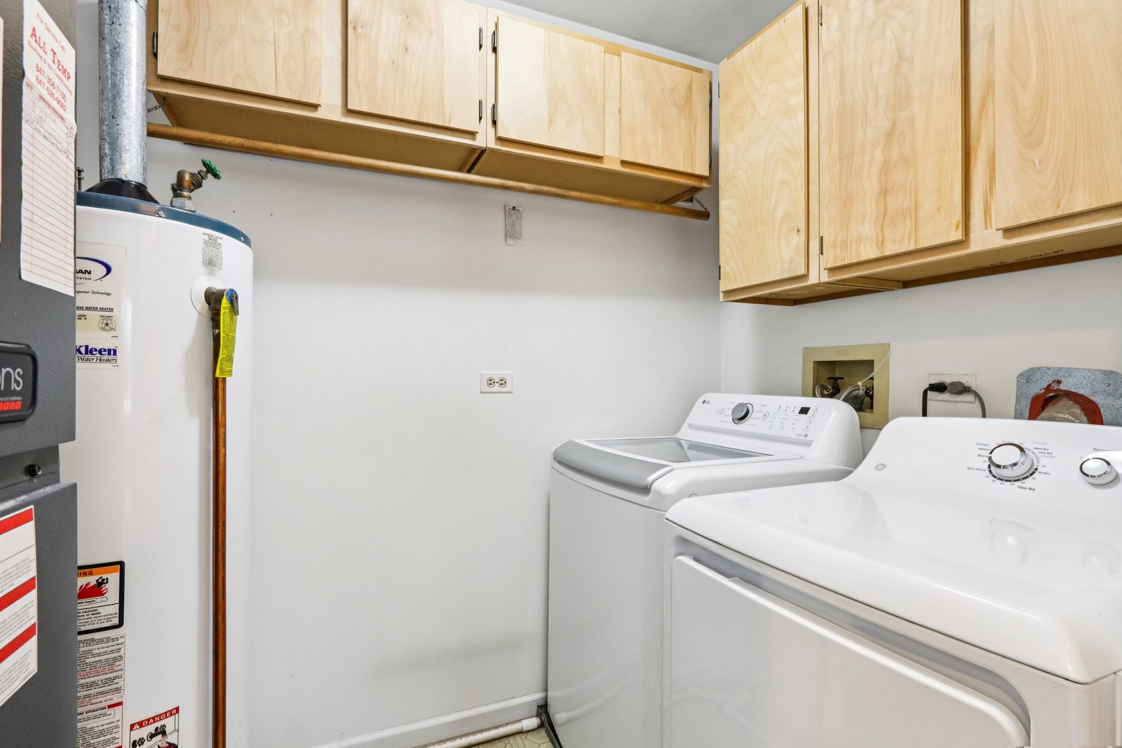 2547 College Hill Circle, Unit 404 Schaumburg, IL 60173 - Photo 24 of 28 a utility room with dryer and washer