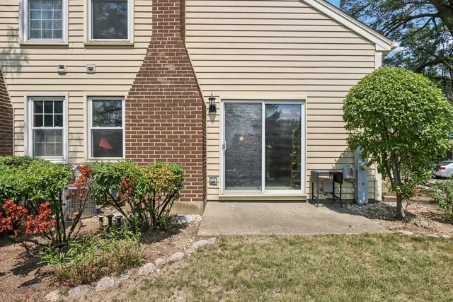 $287,000 | 2547 College Hill Circle, Unit 404, Schaumburg, IL 60173