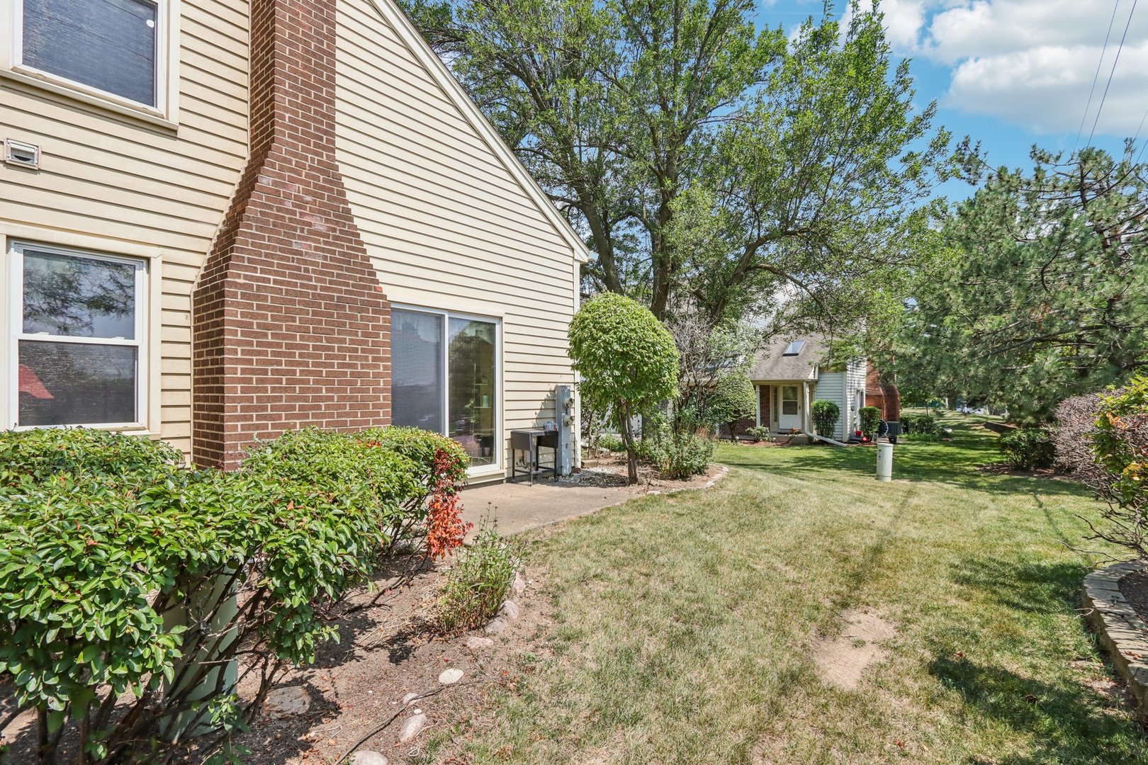 2547 College Hill Circle, Unit 404 Schaumburg, IL 60173 - Photo 26 of 28 a view of a house with a yard and porch